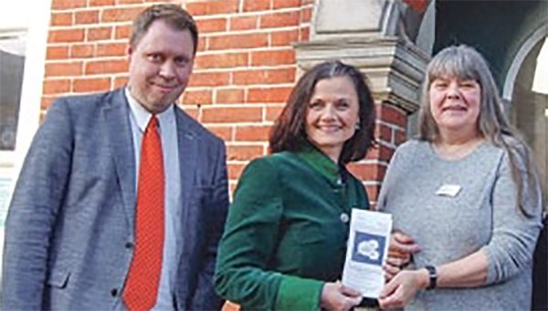 Gruppenfoto von der Eröffnung der Beratungsarbeit in Weener.
