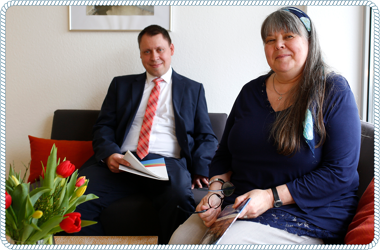 Bild von Christian Habl und Elke Hartmann-Frey im Büro.